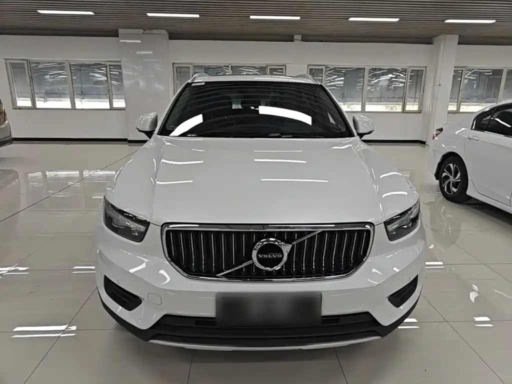 Volvo XC40 — фото 2