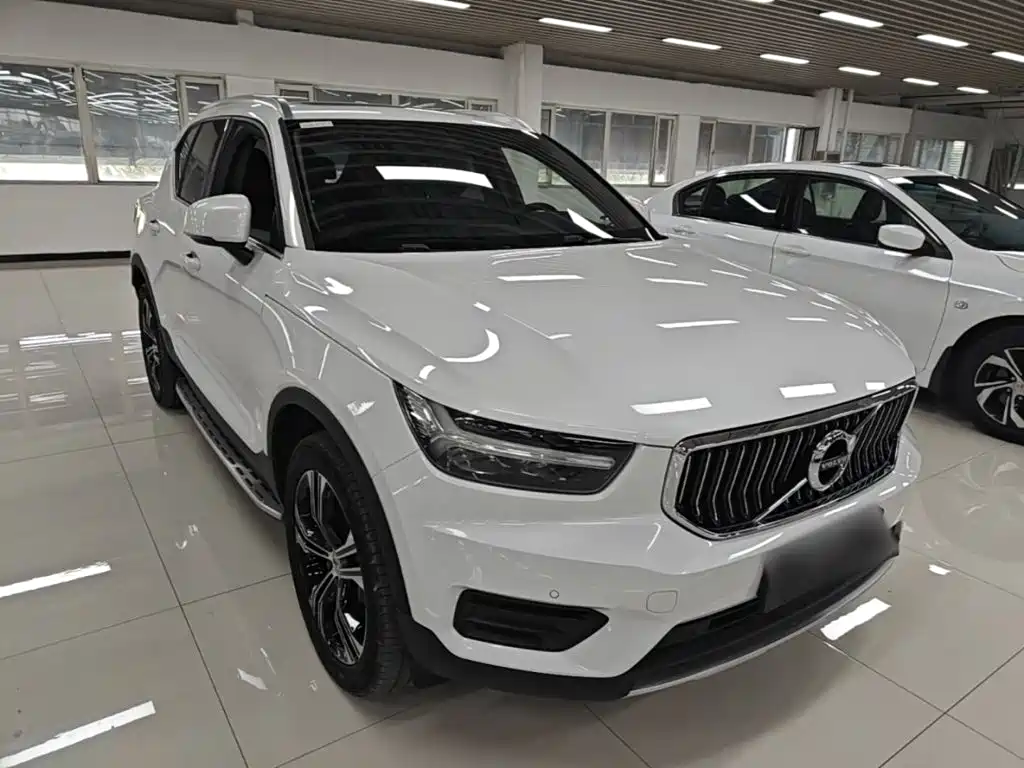 Volvo XC40 — фото 3
