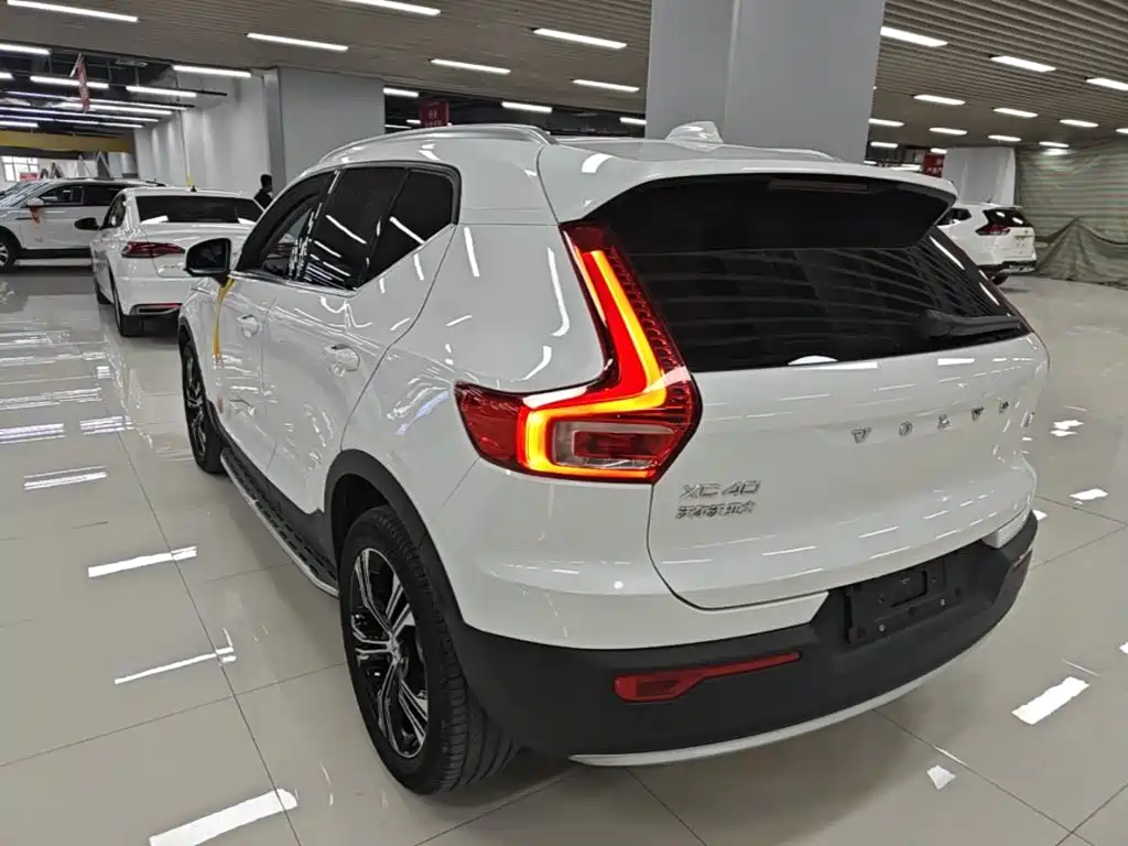 Volvo XC40 — фото 4