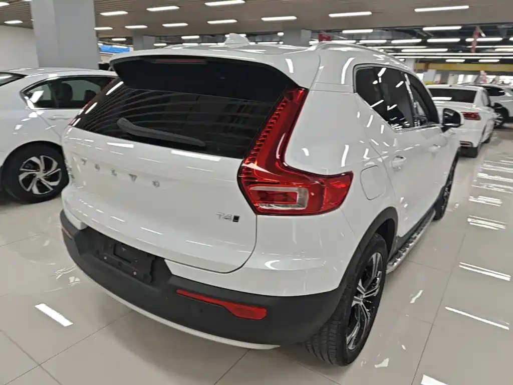 Volvo XC40 — фото 6