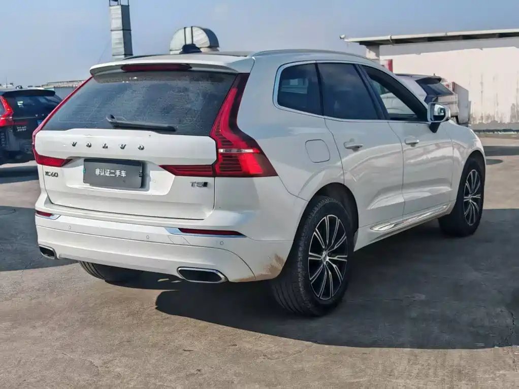 Volvo XC60 — фото 4