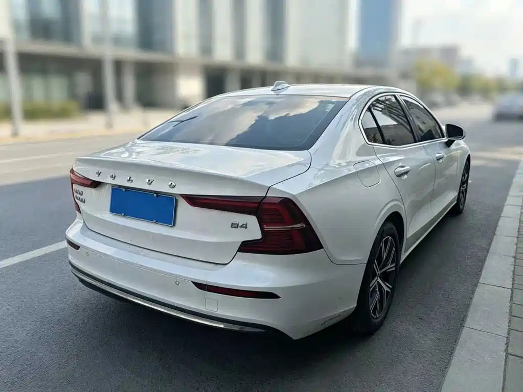 Volvo S60 — фото 9