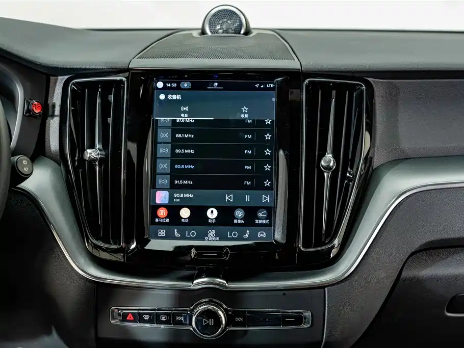 Volvo XC60 — фото 13