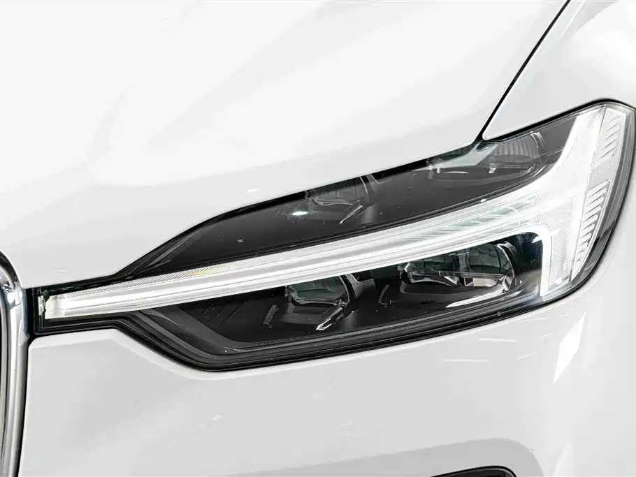 Volvo XC60 — фото 4