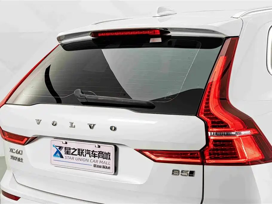 Volvo XC60 — фото 8