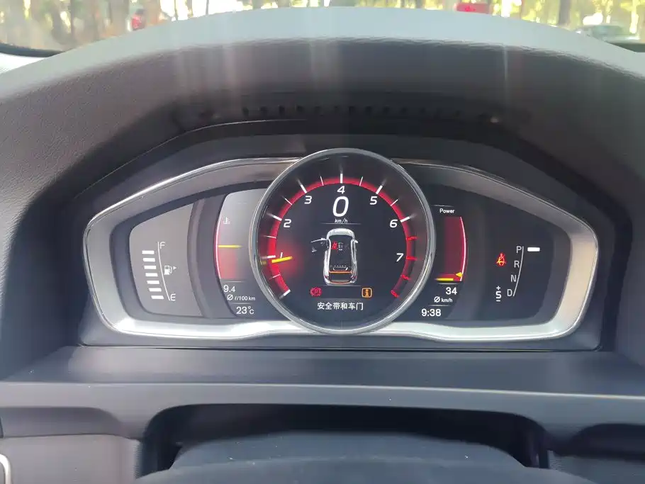 Volvo S60 — фото 14