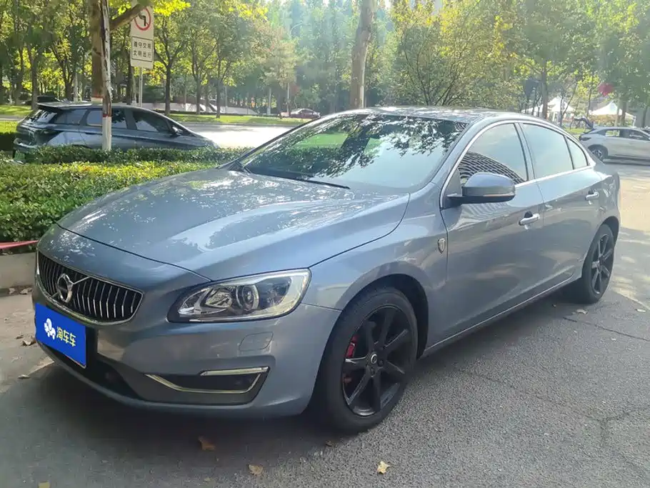 Volvo S60 — фото 1
