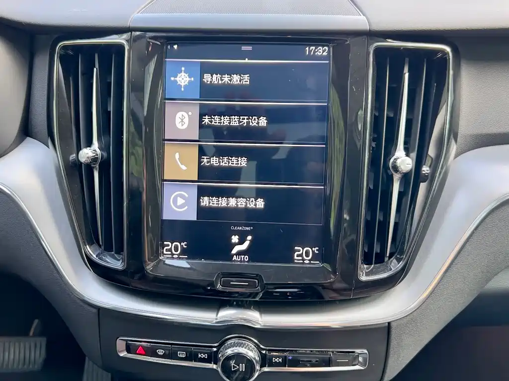 Volvo XC60 — фото 13