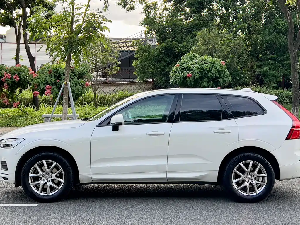 Volvo XC60 — фото 4