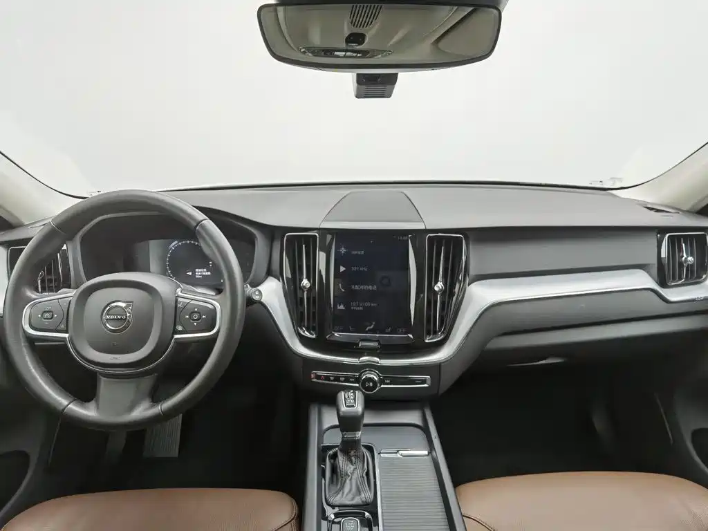 Volvo XC60 — фото 5
