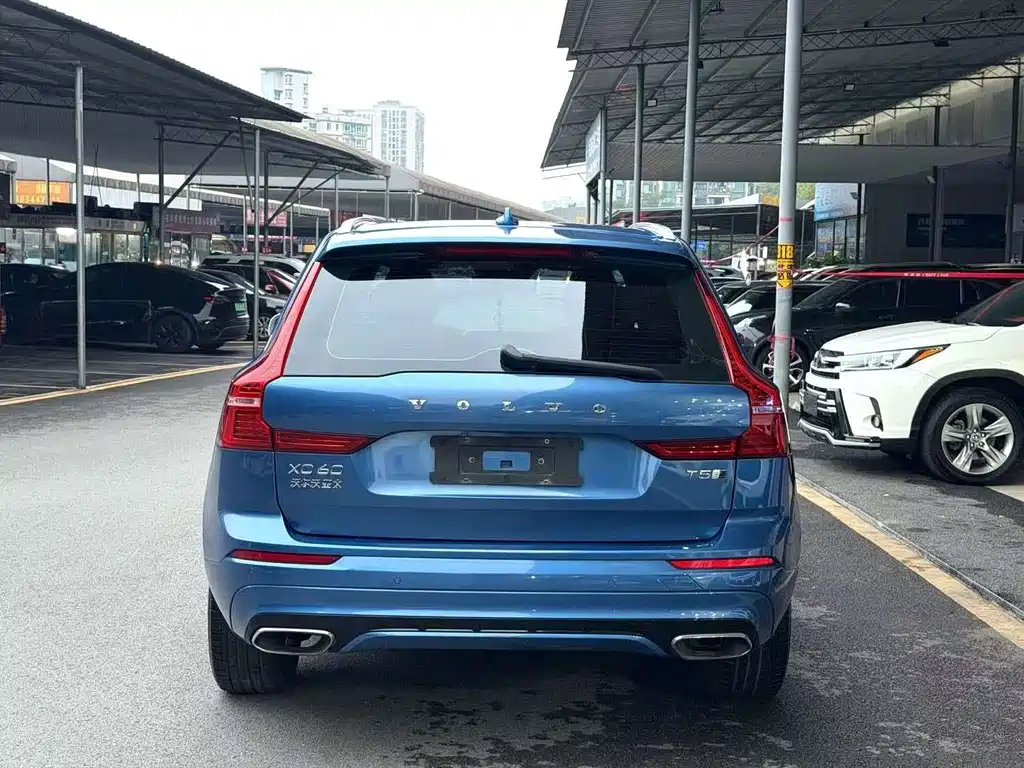 Volvo XC60 — фото 8