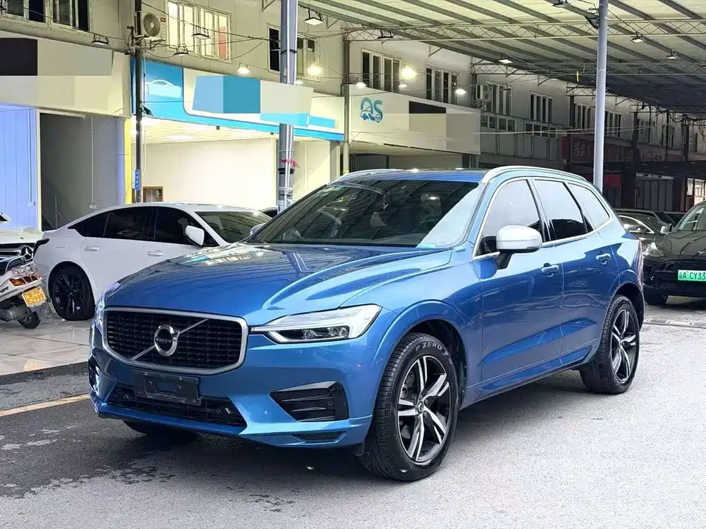 Volvo XC60 — фото 1