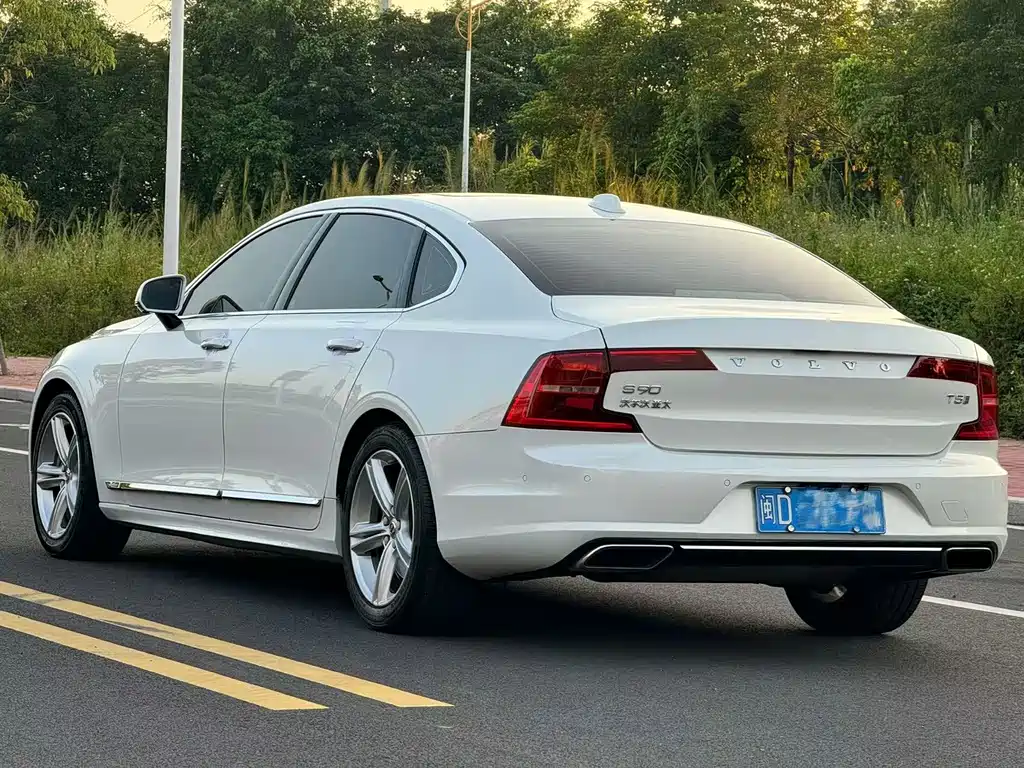 Volvo S90 — фото 9