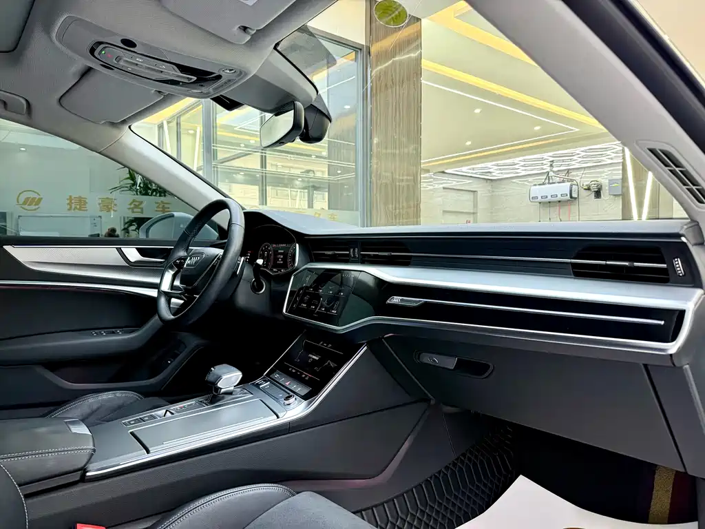 Audi A7L — фото 11