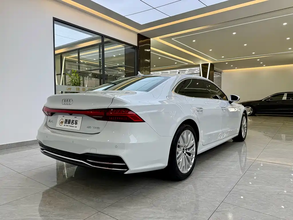 Audi A7L — фото 13