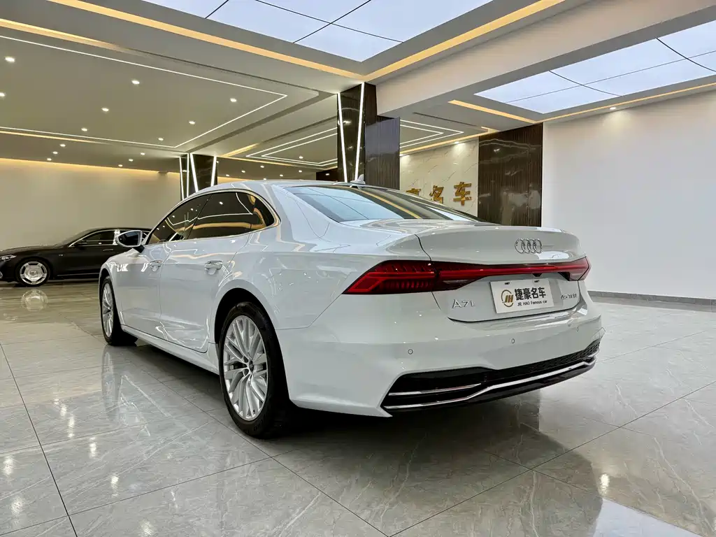 Audi A7L — фото 14