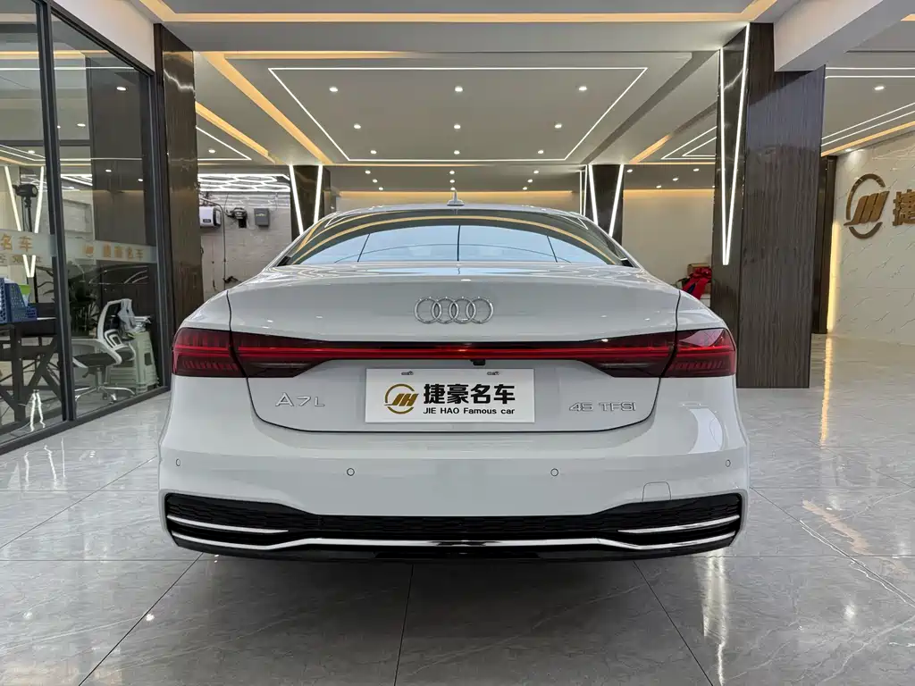 Audi A7L — фото 15