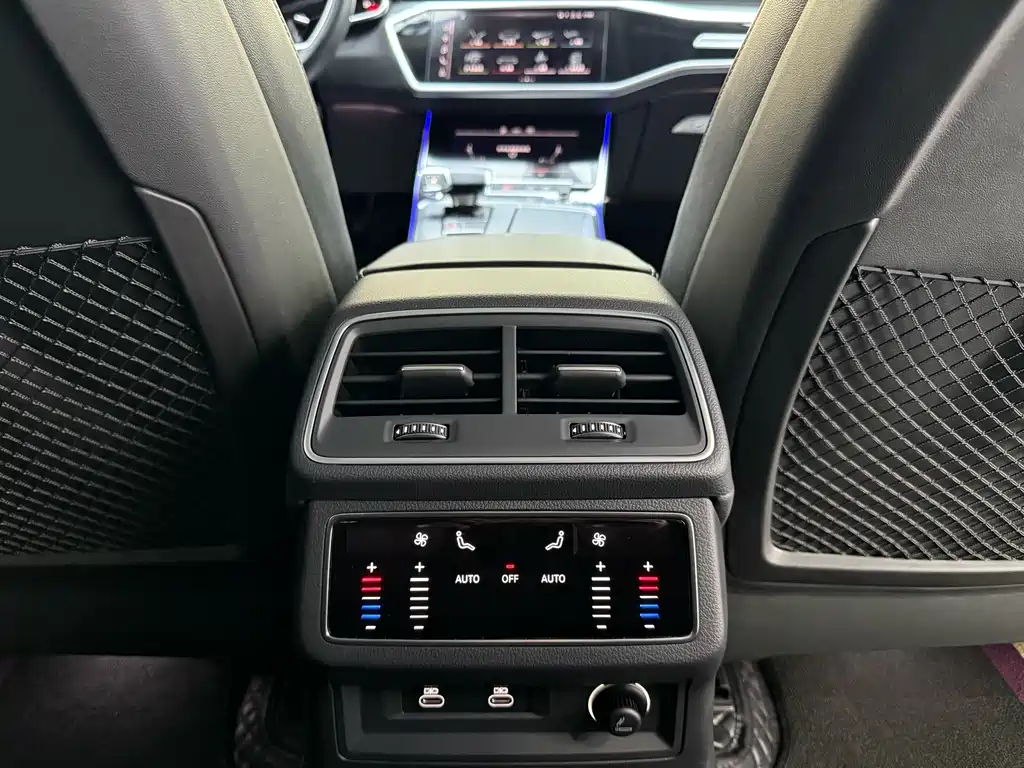 Audi A7L — фото 9