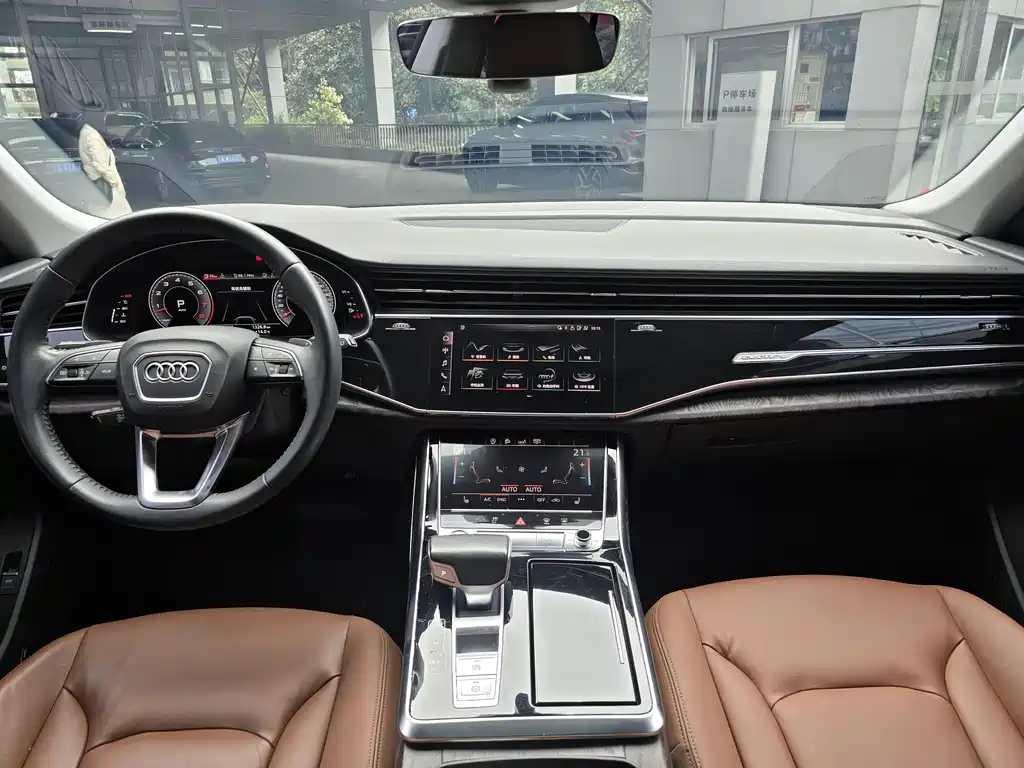 Audi Q8 — фото 17