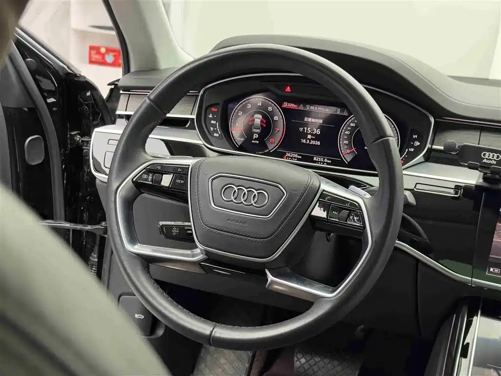 Audi A8 — фото 13