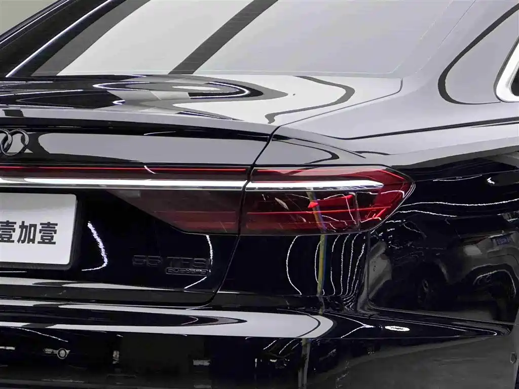 Audi A8 — фото 23