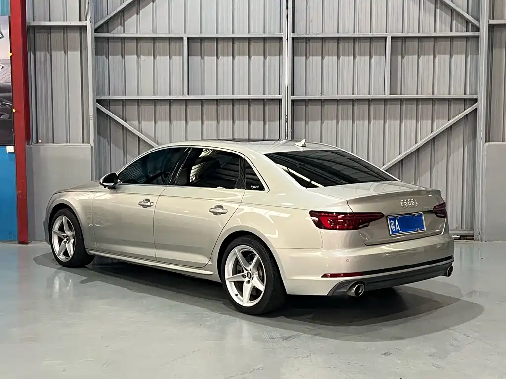 Audi A4L — фото 9