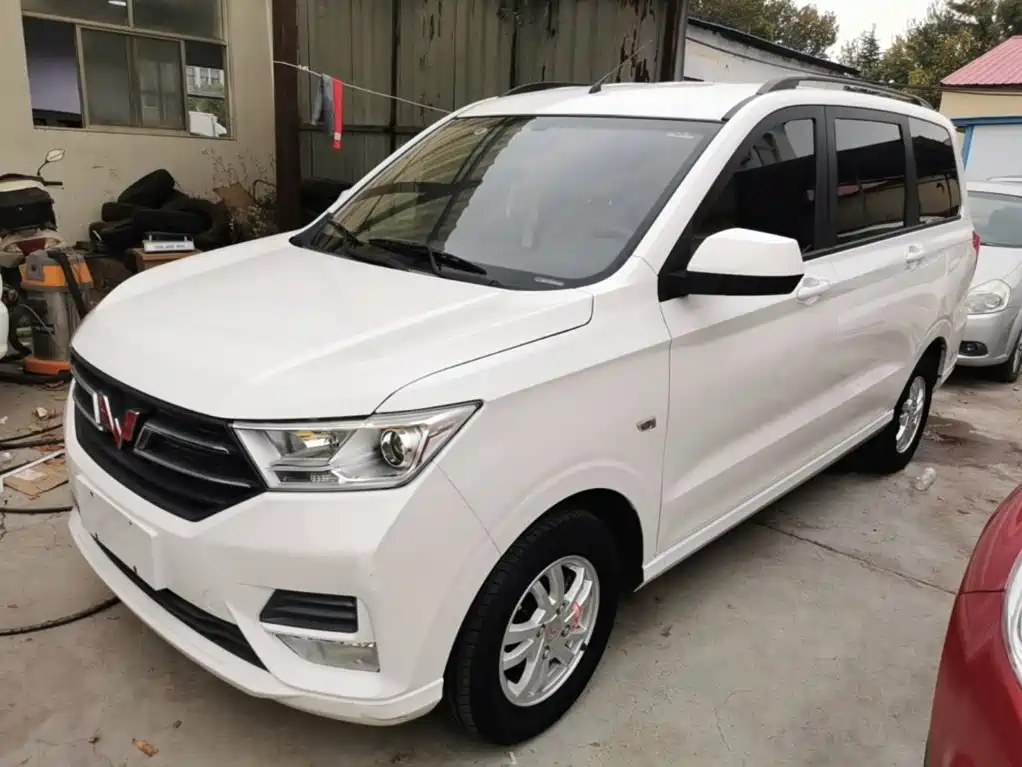 Wuling Hongguang — фото 1