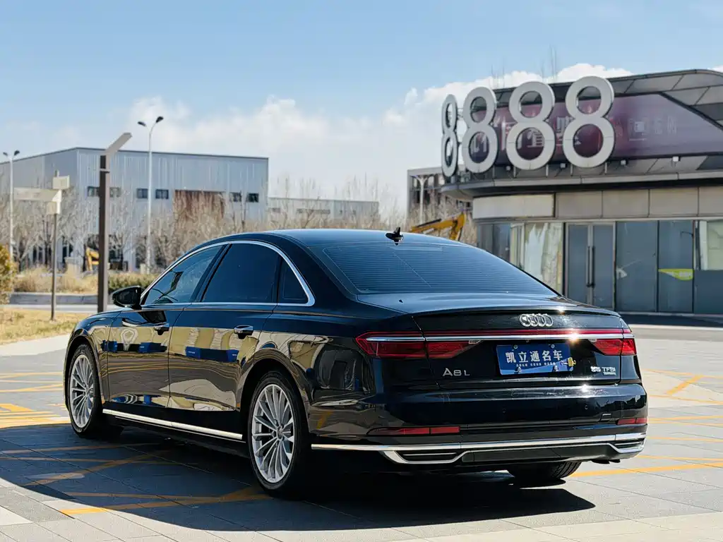 Audi A8 — фото 4