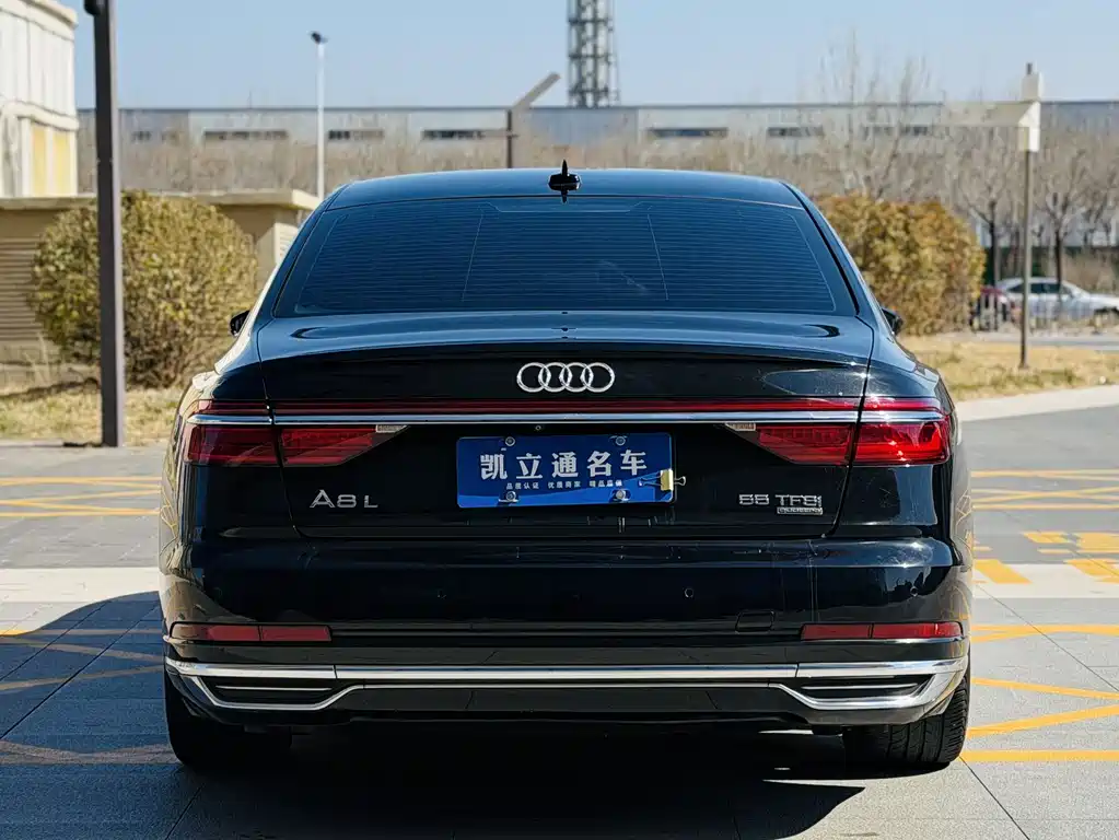 Audi A8 — фото 5