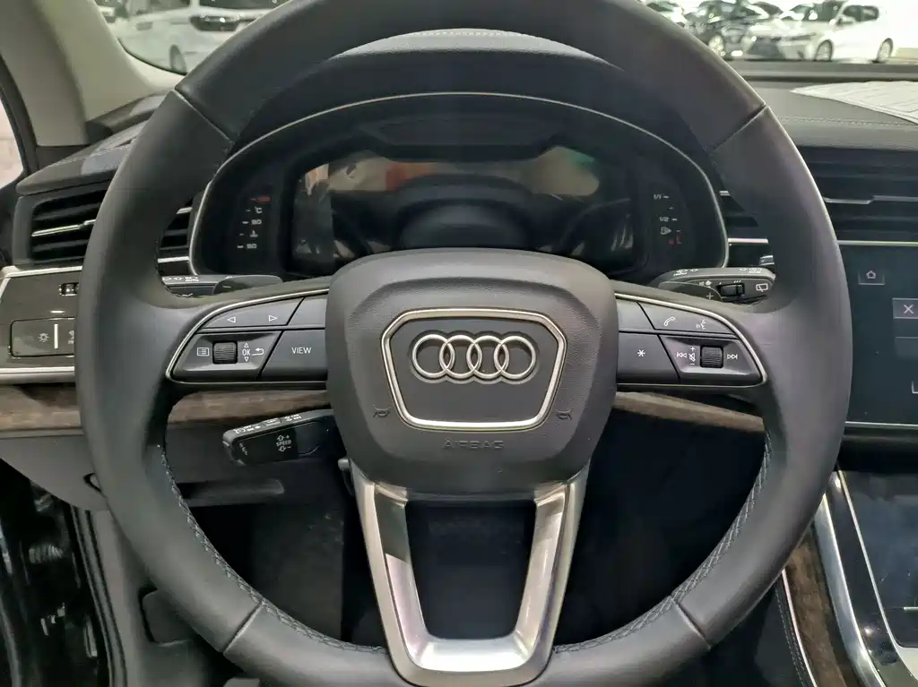 Audi Q7 — фото 6