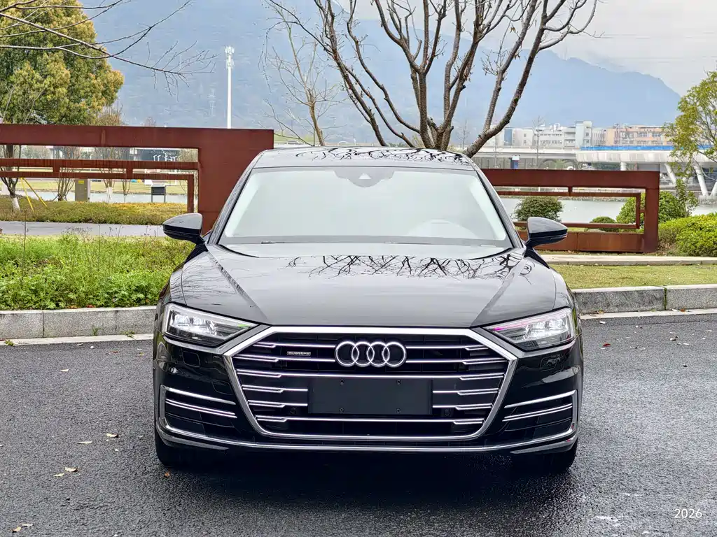 Audi A8 — фото 2