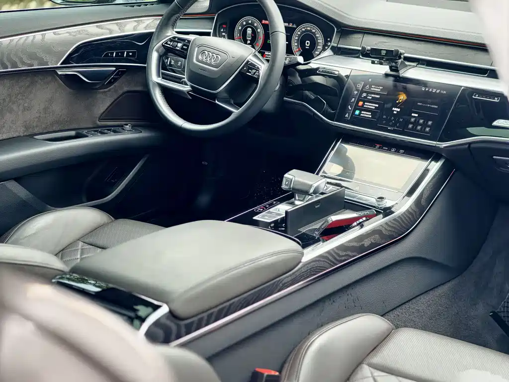 Audi A8 — фото 11
