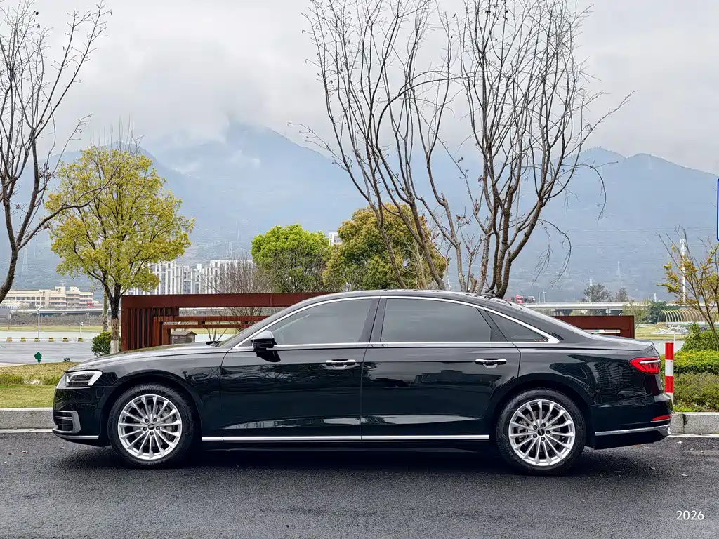 Audi A8 — фото 3