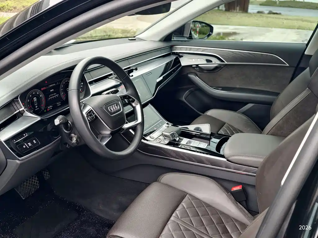 Audi A8 — фото 4