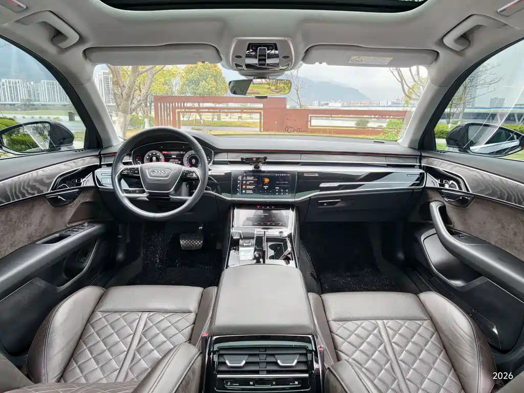 Audi A8 — фото 10
