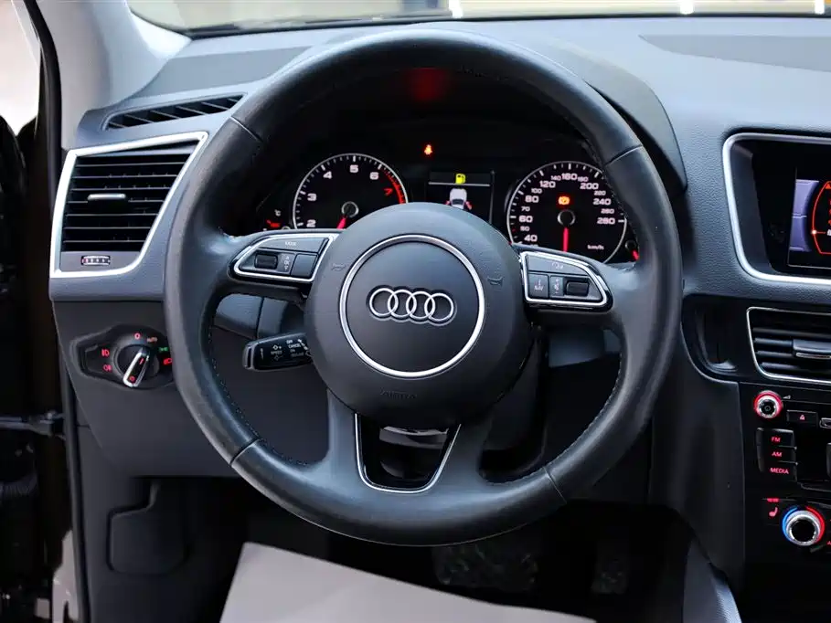 Audi Q5 — фото 23