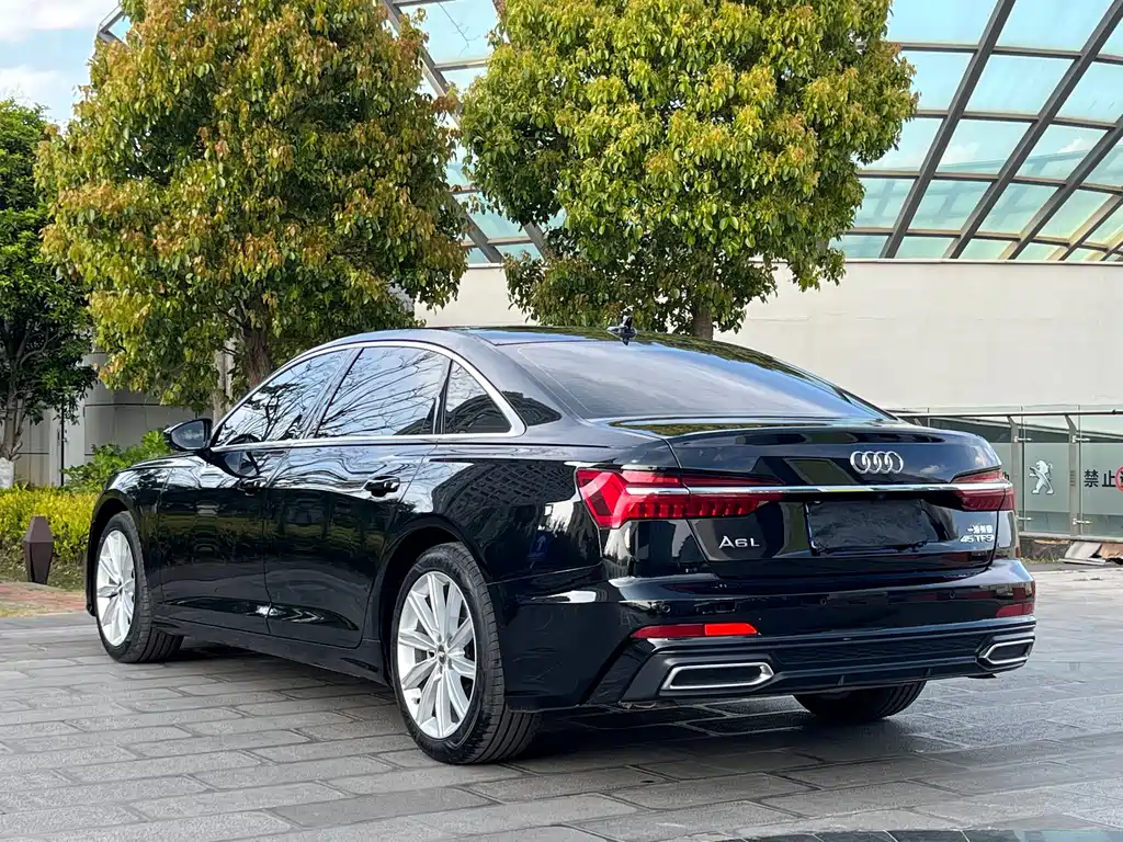 Audi A6L — фото 9