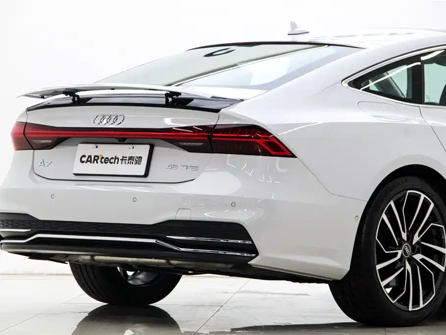 Audi A7 — фото 32