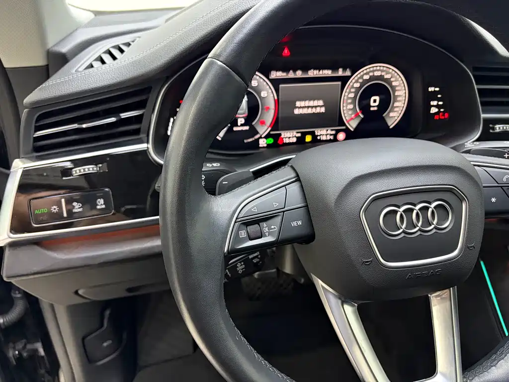 Audi Q8 — фото 13