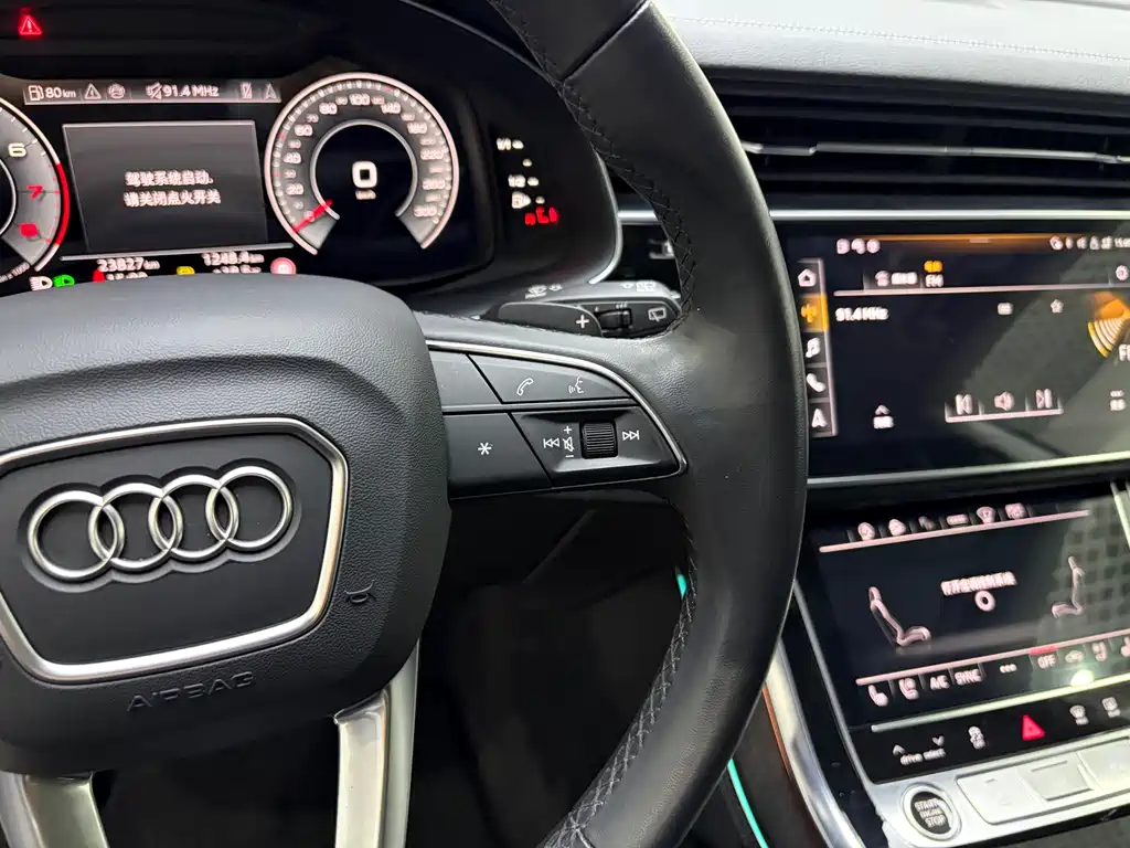 Audi Q8 — фото 14