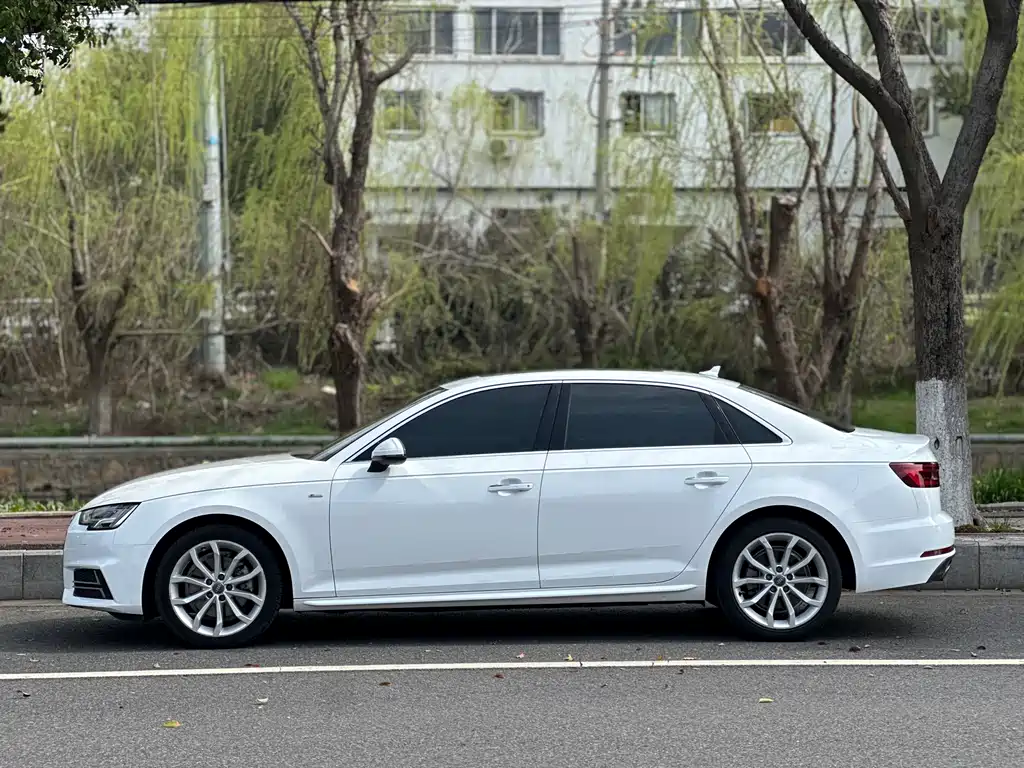 Audi A4L — фото 3