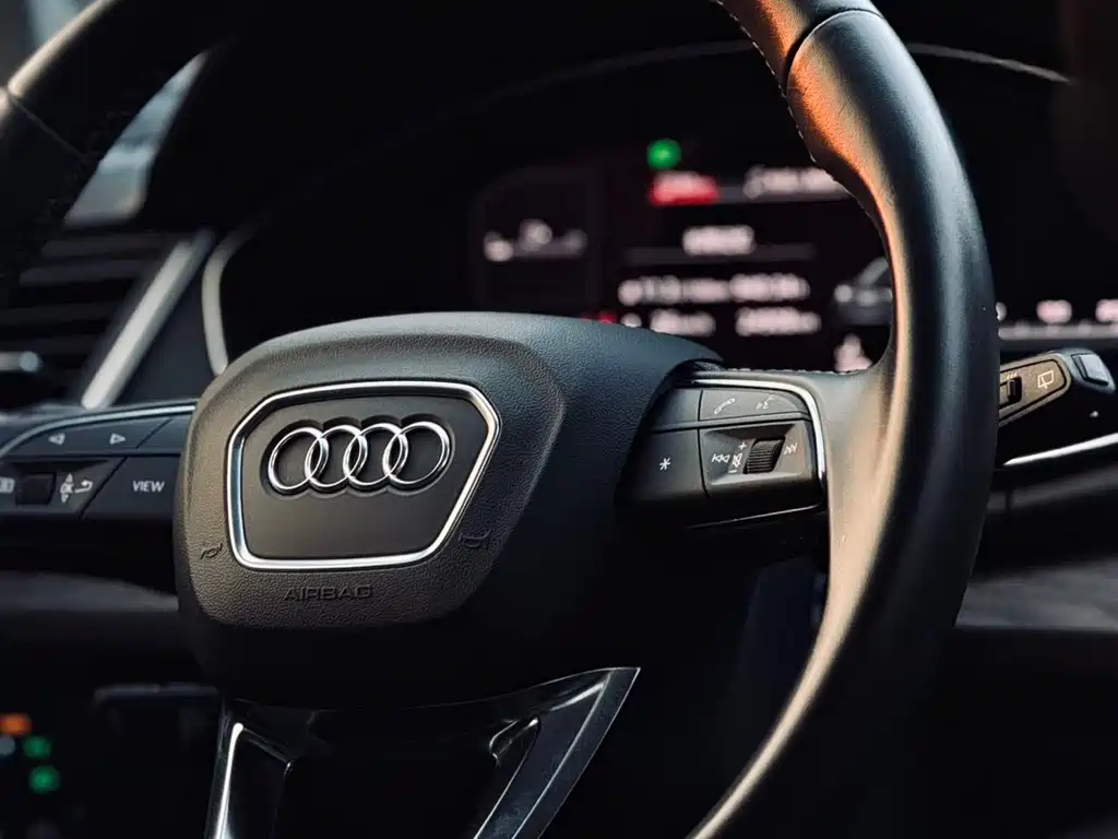 Audi Q5L — фото 10
