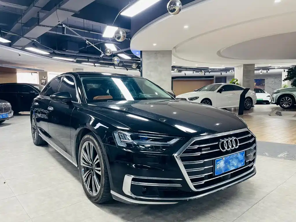 Audi A8 — фото 2