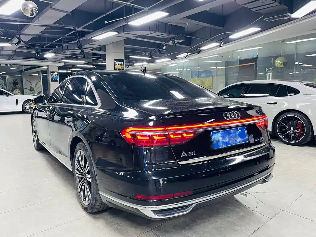 Audi A8 — фото 5