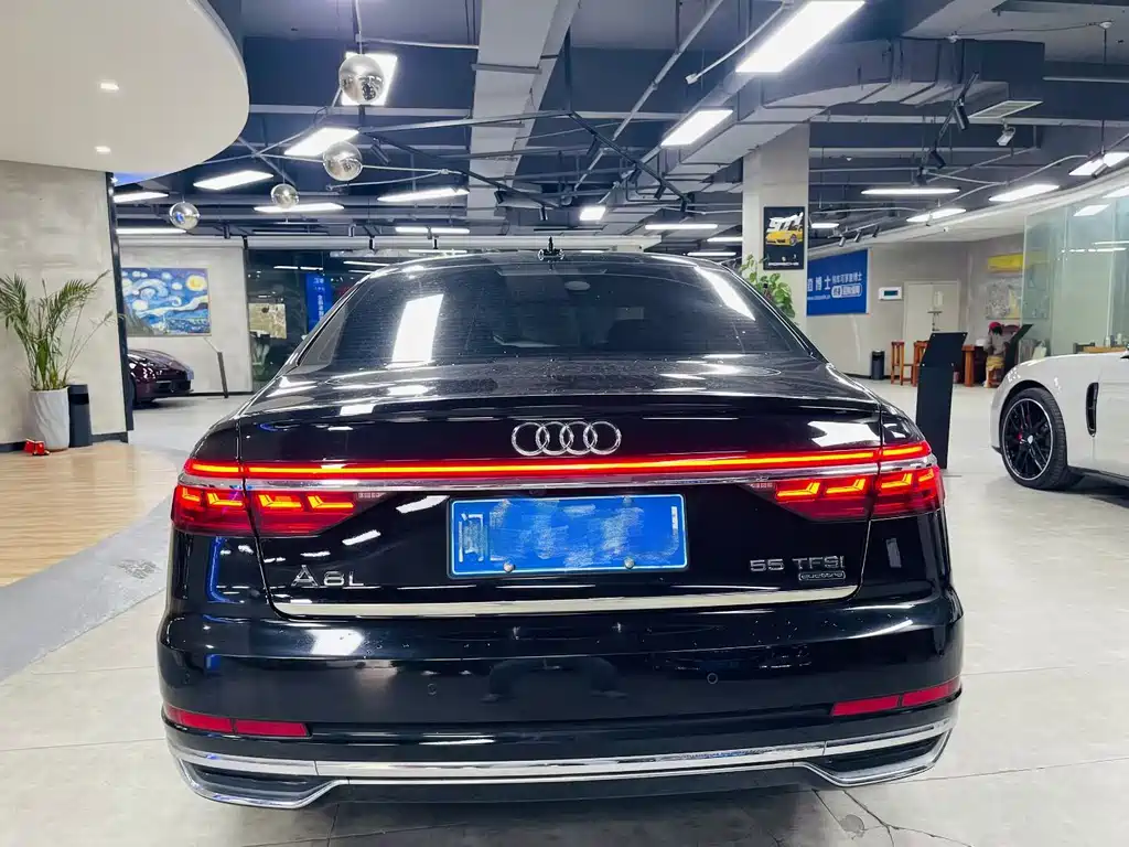 Audi A8 — фото 6