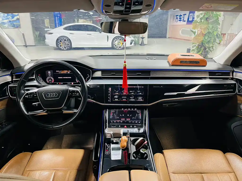 Audi A8 — фото 7