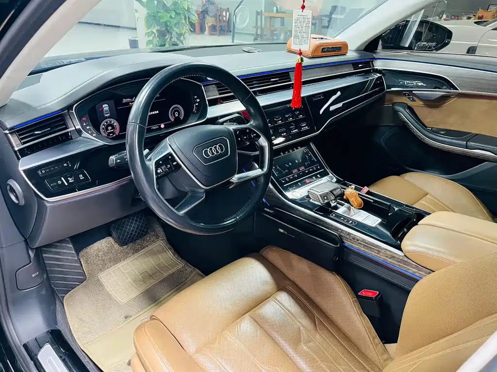 Audi A8 — фото 8