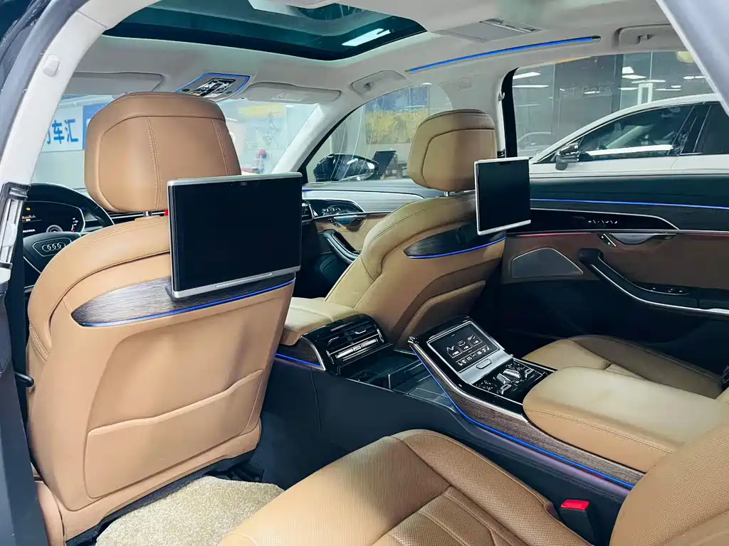 Audi A8 — фото 9