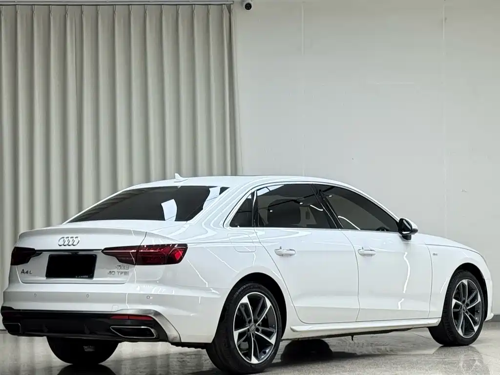 Audi A4L — фото 6
