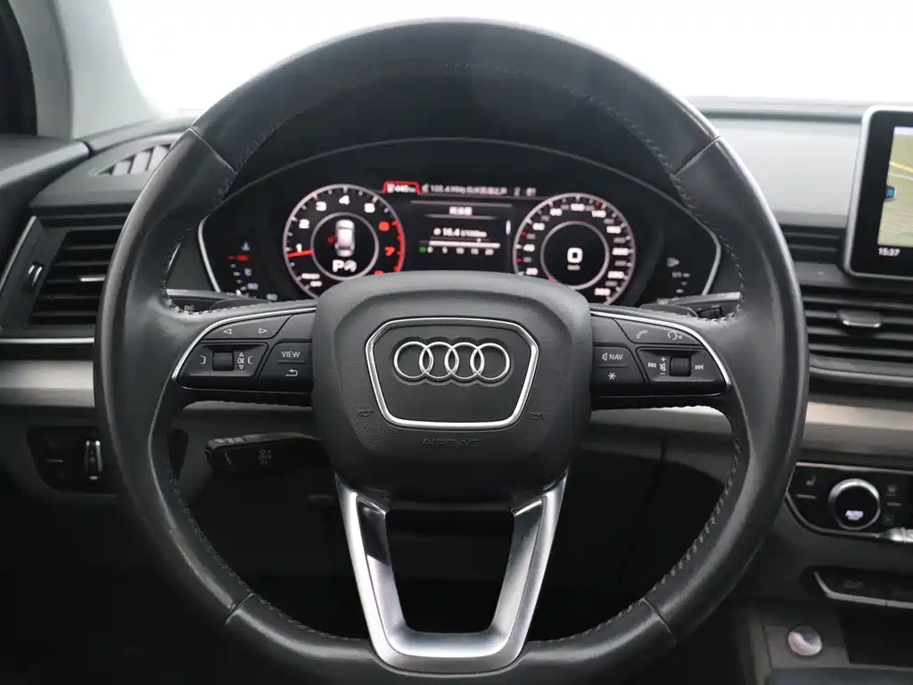 Audi Q5L — фото 11